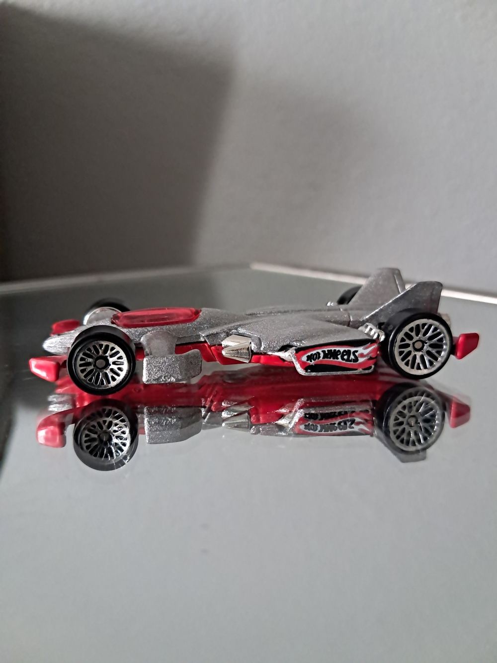 2001 Hot Wheels #34 First Editions 22/36 Jet Threat 3.0